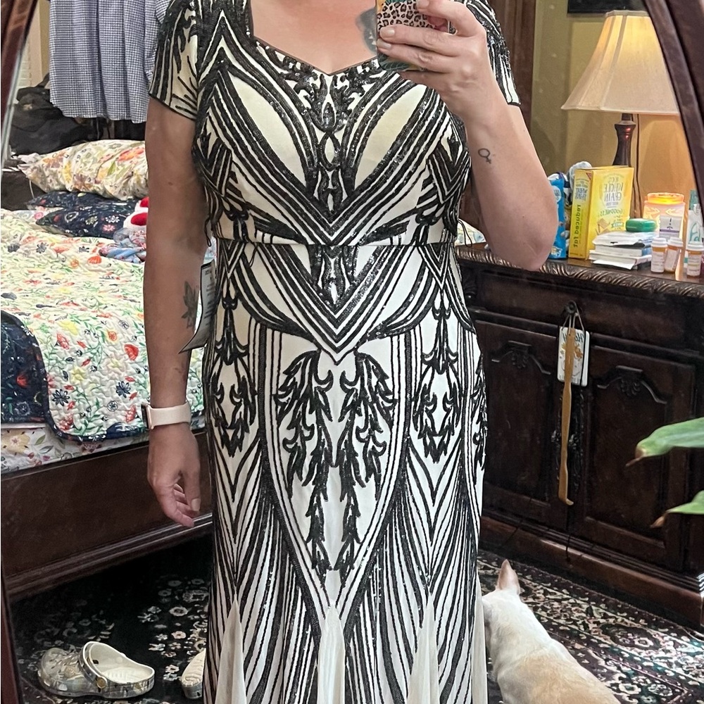 R&M Richards Elegant Black and cream Sequin formal Gown - Picture 12 of 13